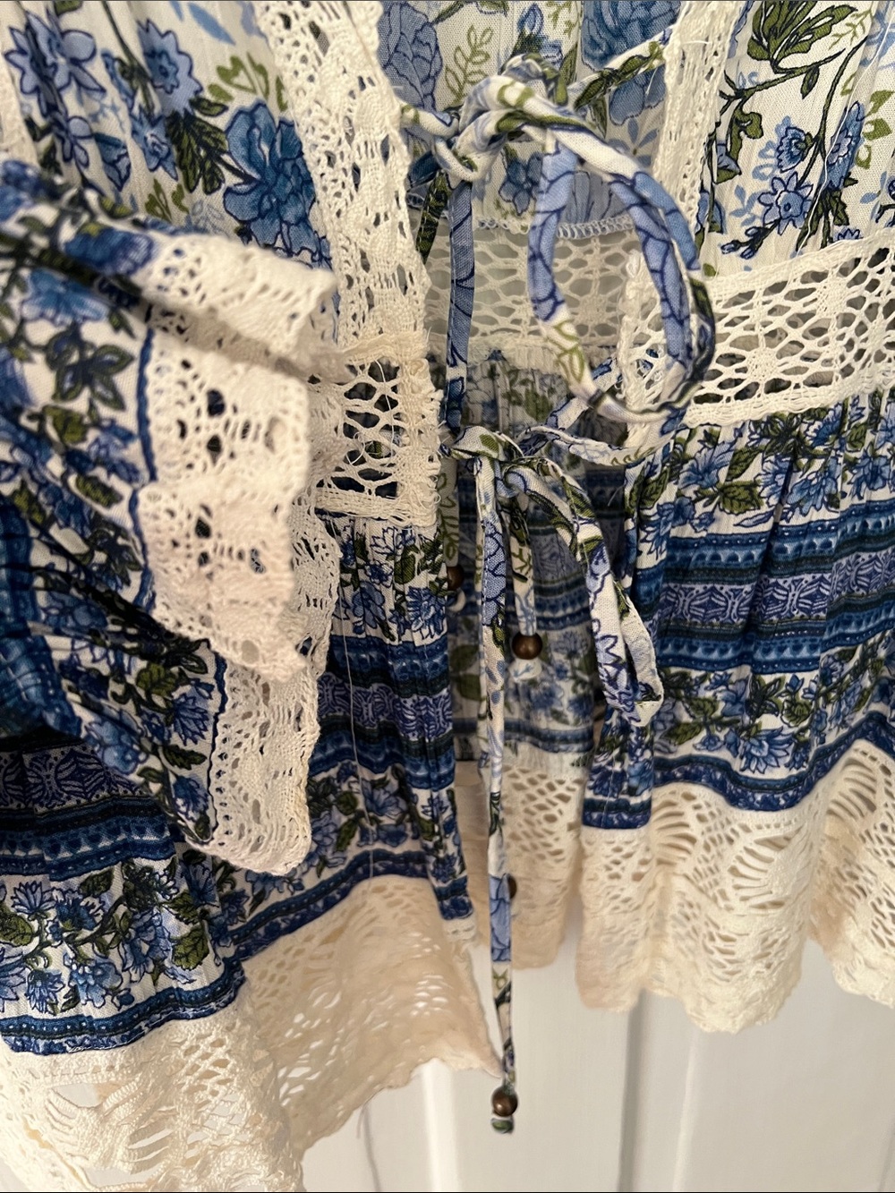 New - Angie Blue and Cream Floral Crochet-Trim Boho Blouse size Large - Picture 2 of 5